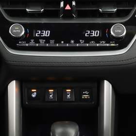 Foto inzerátu Toyota Corolla Cross 2.0 Hybrid 2WD