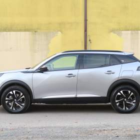 Foto inzerátu Peugeot e-2008 50 kWh