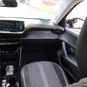 Foto inzerátu Peugeot e-2008 50 kWh