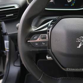 Foto inzerátu Peugeot e-2008 50 kWh