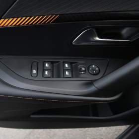 Foto inzerátu Peugeot e-2008 50 kWh