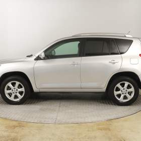 Foto inzerátu Toyota RAV 4 2.0 VVT-i