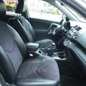 Foto inzerátu Toyota RAV 4 2.0 VVT-i