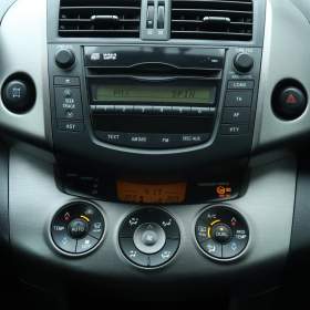 Foto inzerátu Toyota RAV 4 2.0 VVT-i