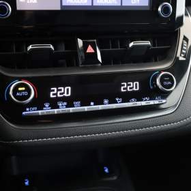 Foto inzerátu Toyota Corolla 1.8 Hybrid