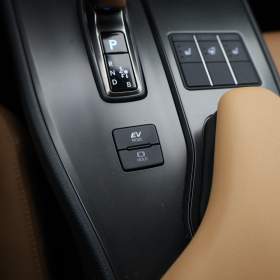 Foto inzerátu Lexus UX 300h
