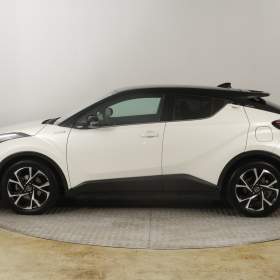 Foto inzerátu Toyota C-HR 1.8 Hybrid