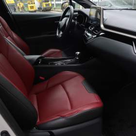 Foto inzerátu Toyota C-HR 1.8 Hybrid