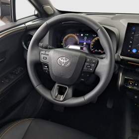Foto inzerátu Toyota C-HR 2.0 Hybrid AWD