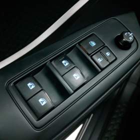 Foto inzerátu Toyota C-HR 1.8 Hybrid