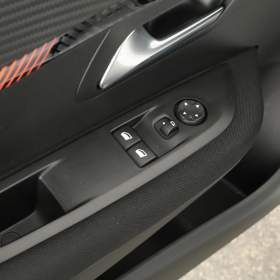 Foto inzerátu Peugeot e-208 50 kWh