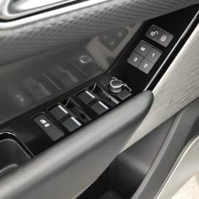 Foto inzerátu Land Rover Range Rover Velar D240