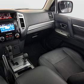 Foto inzerátu Mitsubishi Pajero 3.2 DI-D