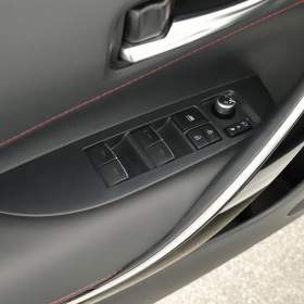 Foto inzerátu Toyota Corolla 1.8 Hybrid