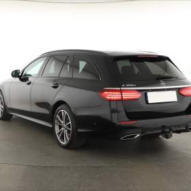 Foto inzerátu Mercedes E E 300 e 4MATIC