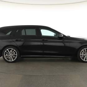 Foto inzerátu Mercedes E E 300 e 4MATIC