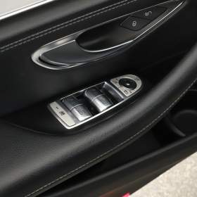Foto inzerátu Mercedes E E 300 e 4MATIC