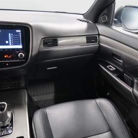 Foto inzerátu Mitsubishi Outlander 2.4 PHEV