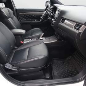 Foto inzerátu Mitsubishi Outlander 2.4 PHEV