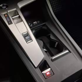 Foto inzerátu Peugeot 308 Hybrid 180
