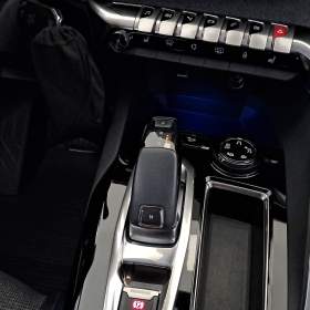 Foto inzerátu Peugeot 5008 PureTech 130