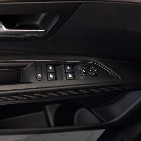 Foto inzerátu Peugeot 5008 PureTech 130