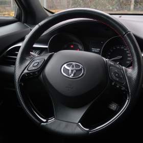 Foto inzerátu Toyota C-HR 2.0 Hybrid
