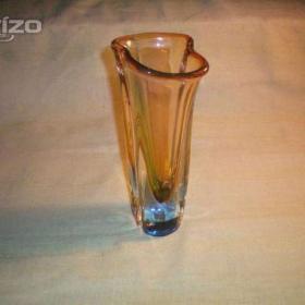 Fotka k inzerátu Skleněná váza větší -  hutní sklo / 17580669