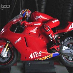 Fotka k inzerátu Model motocyklu Ducati závodu GP / 6391642