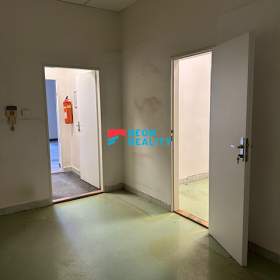 Foto inzerátu Pronájem zdravotnického prostoru 143 m² v Ostravě – ideální pro ordinaci nebo jiné komerční využití