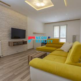 Pronájem vybaveného bytu 2+1 s lodžií v klidné lokalitě u Bělského lesa, OV- Zábřeh, ul. Svazácká / 19573883