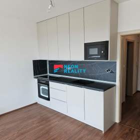 Pronájem moderního bytu 1+KK s balkonem v Rezidenci Bílá Perla, Opava / 19575192