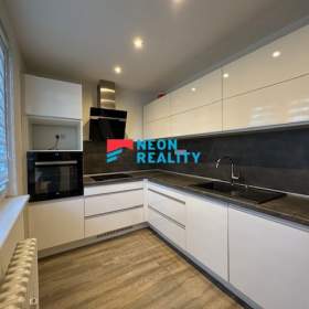 Pronájem bytu 3+1 se zasklenou lodžií, Ostrava – Hrabůvka, ul. Závodní / 19643005