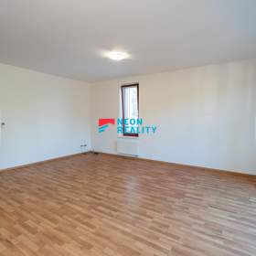 Foto inzerátu Pronájem prostorného bytu 2+kk se dvěma balkony, šatnou, sklepem a garážovým stáním | Čeladná