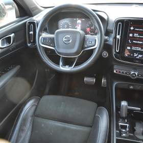 Foto inzerátu Volvo XC40 2.0 B4 140kW AWD R-design