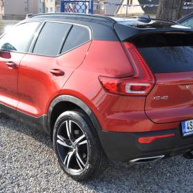 Foto inzerátu Volvo XC40 2.0 B4 140kW AWD R-design