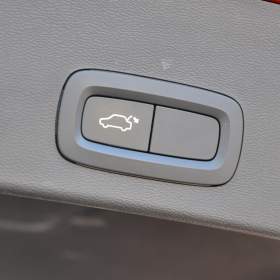 Foto inzerátu Volvo XC40 2.0 B4 140kW AWD R-design