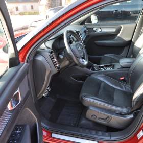 Foto inzerátu Volvo XC40 2.0 B4 140kW AWD R-design