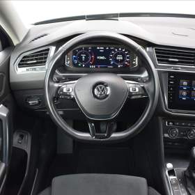 Foto inzerátu Volkswagen Tiguan Allspace 2,0 TDi  DSG 4x4 R-Line Assist Virtual