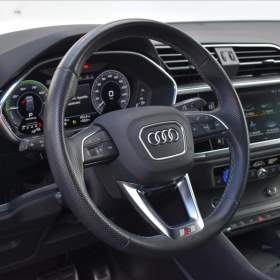 Foto inzerátu Audi Q3 1,4 45 TFSIe  S-tronic S-line LED Assist