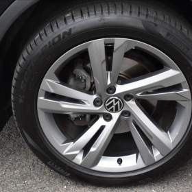 Foto inzerátu Volkswagen Tiguan Allspace 2,0 TDi DSG 4x4 R-Line Matrix LED