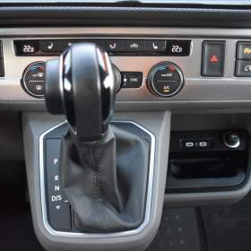 Foto inzerátu Volkswagen Caravelle 2,0 TDi  DSG LONG BULLI Virtual LED