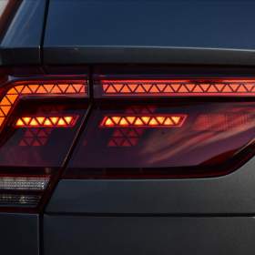 Foto inzerátu Volkswagen Tiguan Allspace 2,0 BiTDi DSG 4x4 R-Line LED Assist