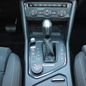 Foto inzerátu Volkswagen Tiguan Allspace 2,0 BiTDi DSG 4x4 R-Line LED Assist