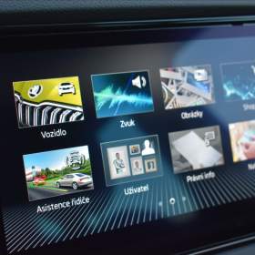 Foto inzerátu Škoda Karoq 1,5 TSi 110kW Style Columbus Kamera