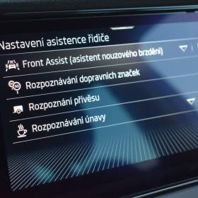 Foto inzerátu Škoda Karoq 1,5 TSi 110kW Style Columbus Kamera