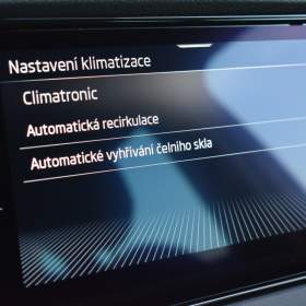 Foto inzerátu Škoda Karoq 1,5 TSi 110kW Style Columbus Kamera