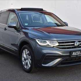 Foto inzerátu Volkswagen Tiguan Allspace 1,5 TSi DSG Life IQ Light ACC Kamera