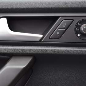 Foto inzerátu Volkswagen Caddy 2,0 TDi DSG Maxi Highline LED Kamera