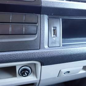 Foto inzerátu Volkswagen Transporter 2,0 TDI L2H1 KLIMA SERVISKA